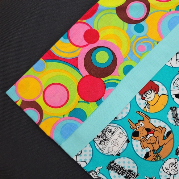 (2) Handmade Scooby-Doo Pillowcases - Picture 2 of 16